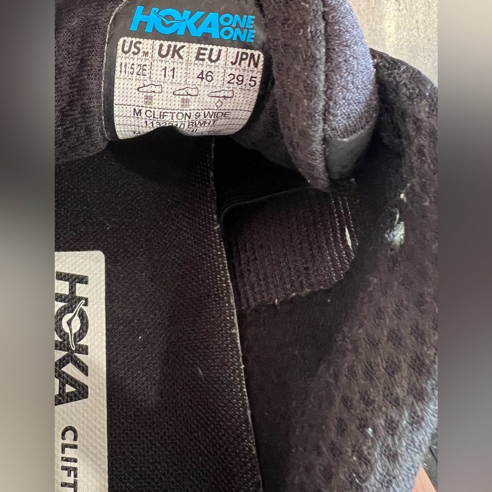 Hoka Men's Clifton 9 Wide Athletic Shoes - Picture 8 of 13